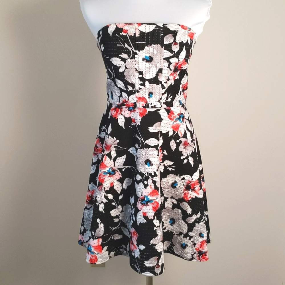 Express Strapless Fit and Flare Dress, 6, EUC